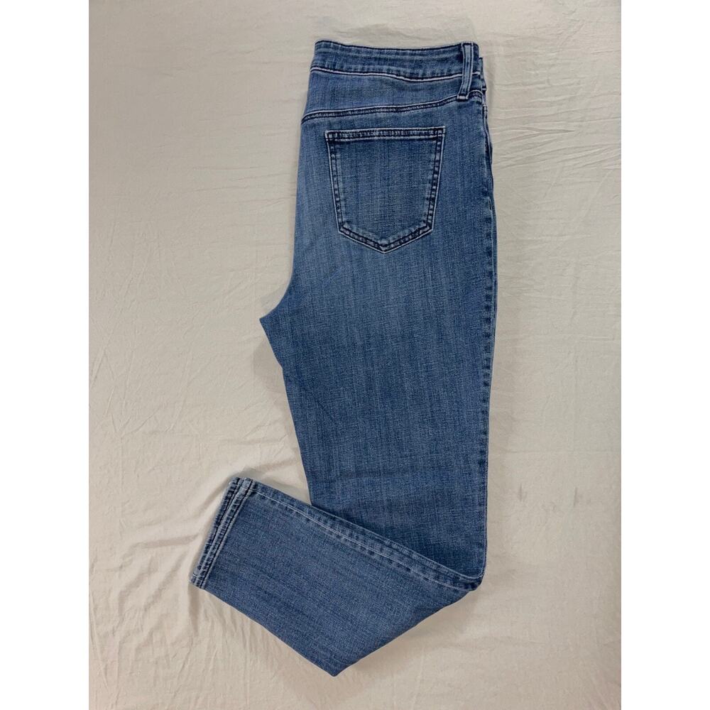 Chico's So Slimming Girlfriend Slim Leg Ankle Lightweight Stretch Jeans. 10R.